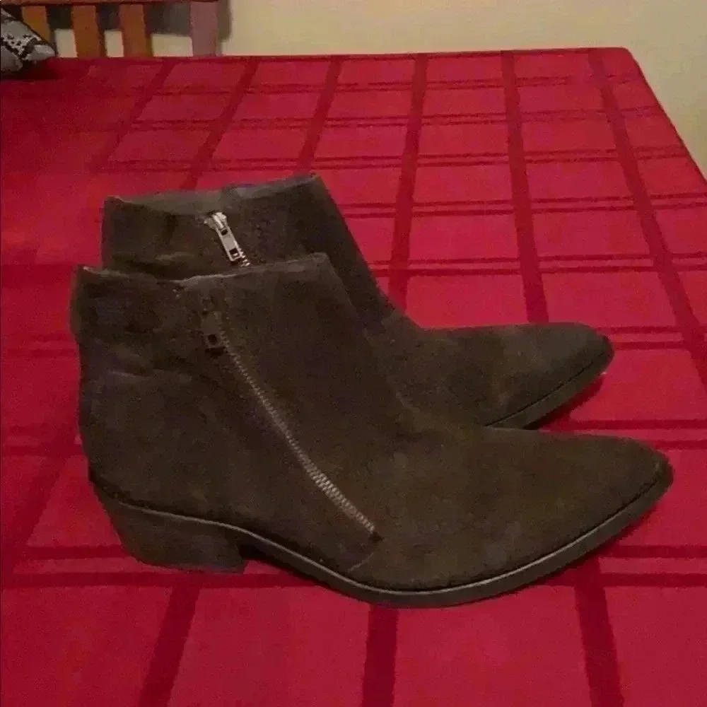 Free People women’s ankle suede boots.